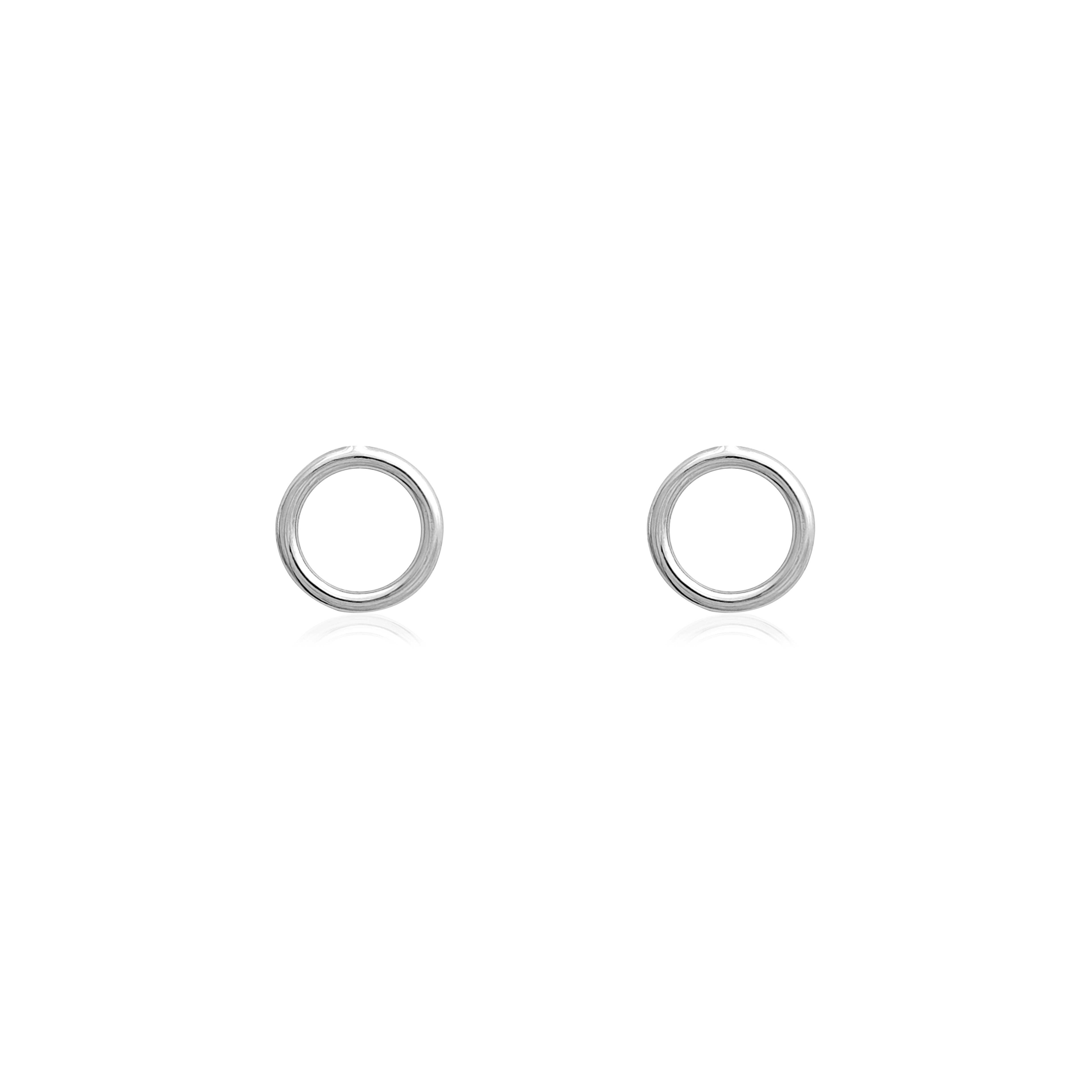 Circle stud earrings