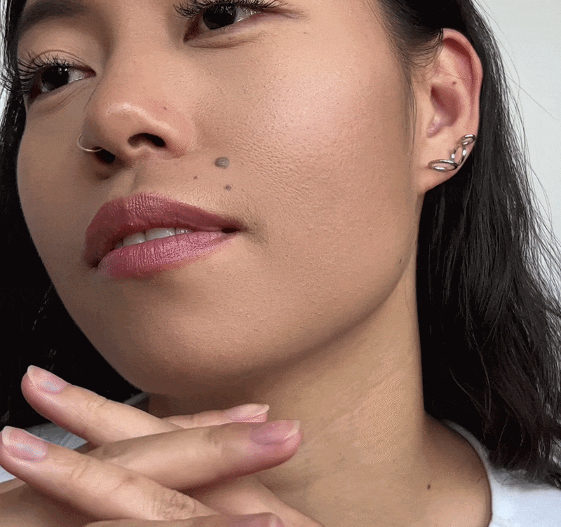 Circle stud earrings