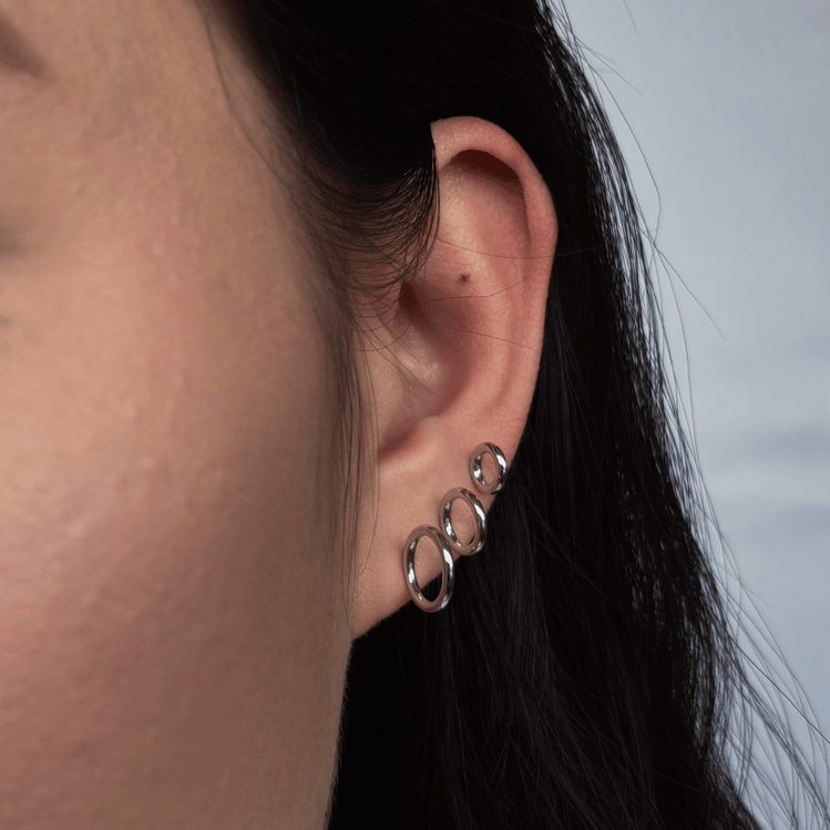 Circle stud earrings