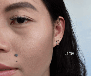 Circle stud earrings