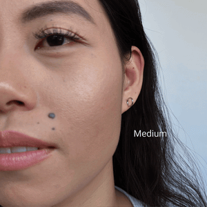 Circle stud earrings