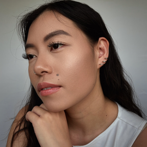 Circle stud earrings