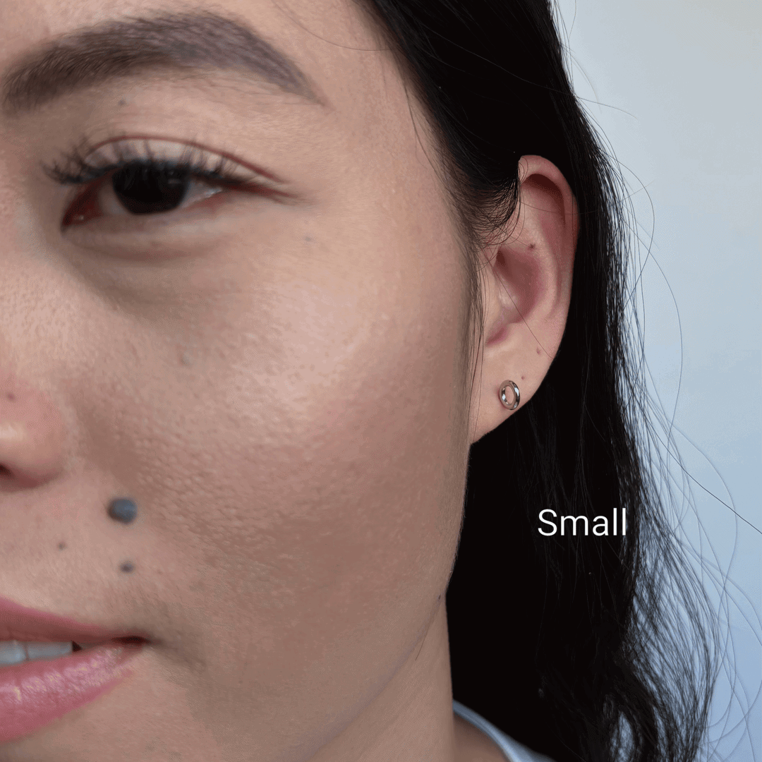 Circle stud earrings