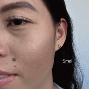 Circle stud earrings